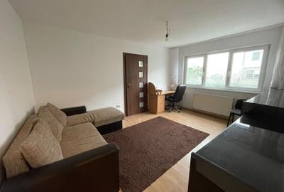 Apartament cu 2 camere semidecomandat, mobilat în Central