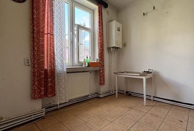 Apartament cu 2 camere decomandat în Petros