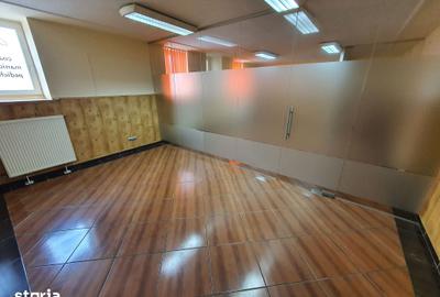 Spațiu comercial, de 90 mp, în Central - 3