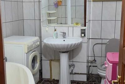 Apartament cu 2 camere decomandat în Micro 6 - 8