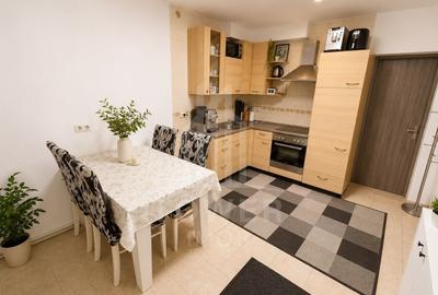 Apartament cu 3 camere, mobilat în Central