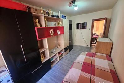 Apartament cu 3 camere semidecomandat în Nord