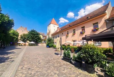 Apartament cu 3 camere decomandat în Centrul Istoric