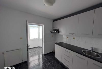 Apartament cu 3 camere decomandat în Calarași 4