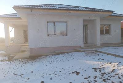 Casă cu 4 camere cu Teren 500 Mp în Dumești - 2
