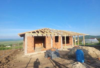 Casă cu 2 camere cu Teren 650 Mp în Chicerea - 1