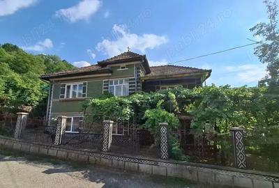 Casă cu Teren 500 Mp în Central