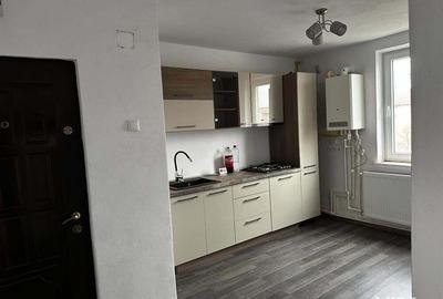 Apartament cu 4 camere în Motru - 3