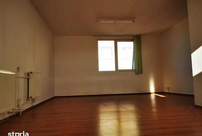 Casă cu 9 camere decomandat cu Teren 270 Mp în Ultracentral