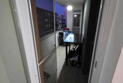 Apartament cu 3 camere decomandat în Metalurgiei