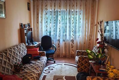 Apartament cu 2 camere decomandat în Micro 39