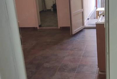Spațiu comercial, de 75 mp, în Traian - 10