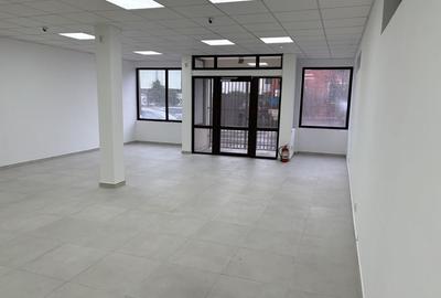 Spațiu comercial, de 80 mp, în Central - 3