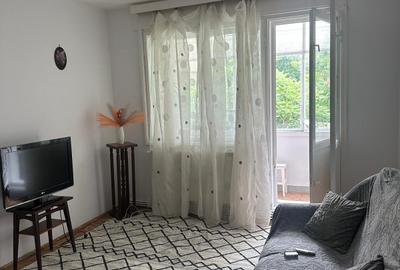Apartament cu 2 camere semidecomandat în Podu Roș