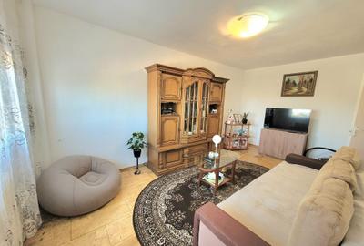 Apartament cu 3 camere decomandat în Calea București