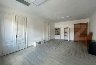 Casă cu 3 camere cu Canalizare în Central