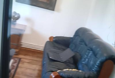 Apartament cu 3 camere decomandat în Cetate