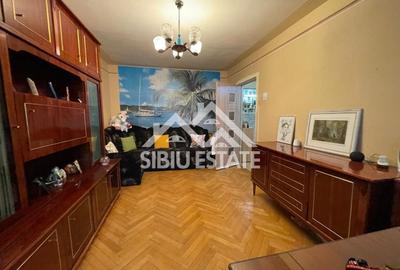 Apartament cu 3 camere semidecomandat, mobilat în Valea Aurie