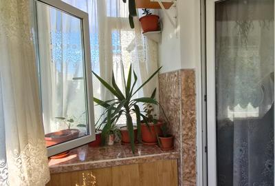 Apartament cu 2 camere semidecomandat în Km 5 - 12