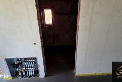 Casă cu 5 camere cu Teren 200 Mp în Malu Mare - 13