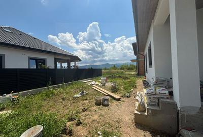 Casă individuală cu 4 camere cu Canalizare în Cristian - 10