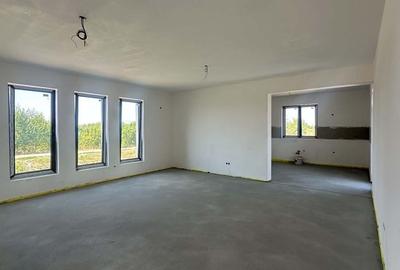 Casă cu 4 camere cu Teren 480 Mp în Central