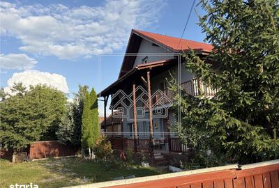 Casă cu 5 camere cu Teren 820 Mp în Cârțișoara