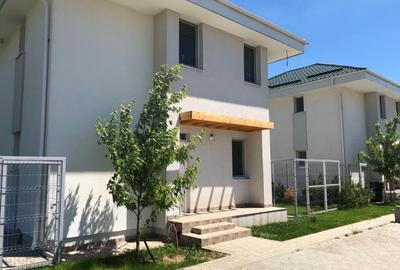 Casă cu 5 camere cu Teren 500 Mp în Săbăreni