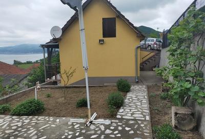 Casă cu 3 camere cu Teren 264 Mp în Hunedoara