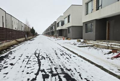 Casă individuală cu 5 camere cu Canalizare în Tunari