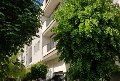 Apartament cu 3 camere decomandat în Exterior Vest