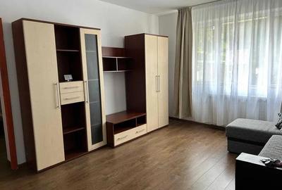Apartament cu 2 camere semidecomandat, mobilat în Centru Civic