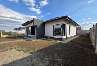 Casă cu 3 camere în Berceni