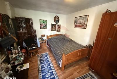 Casă cu 4 camere cu Teren 3765 Mp în Mihăești - 3