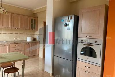 Casă cu 5 camere cu Teren 430 Mp în Central