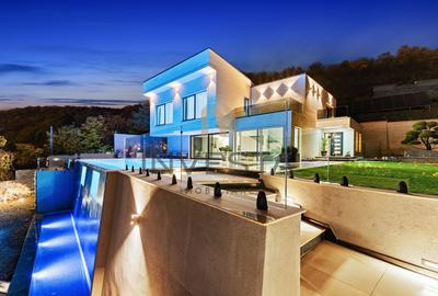 Casă individuală cu 8 camere cu Piscina în Grigorescu - 2