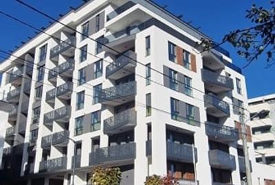 Apartament cu 3 camere semidecomandat în Florești