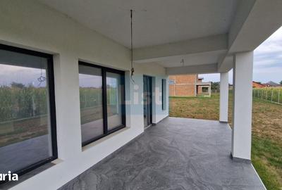 Casă cu 4 camere cu Teren 412 Mp în Recea