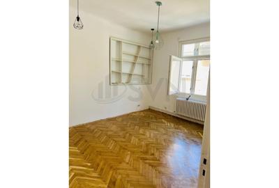 Casă individuală cu 7 camere cu Canalizare în Capitale - 17