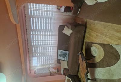 Apartament cu 3 camere semidecomandat în Central - 1
