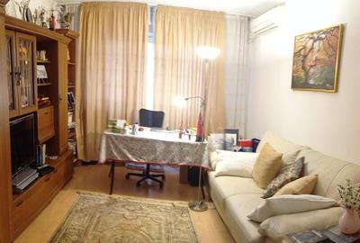 Apartament cu 3 camere decomandat în Colentina