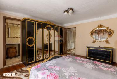 Casă cu 4 camere decomandat cu Teren 1000 Mp în Pârneava