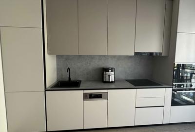 Apartament cu 3 camere decomandat în Tractorul