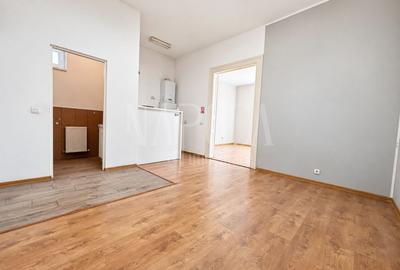 Apartament cu 3 camere semidecomandat în Central