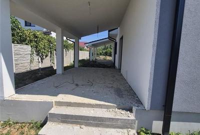 Casă cu 4 camere în Moșnița Veche