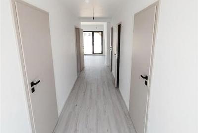 Casă cu 4 camere cu Teren 460 Mp în Nojorid - 2