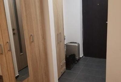 Garsonieră decomandată în Titan