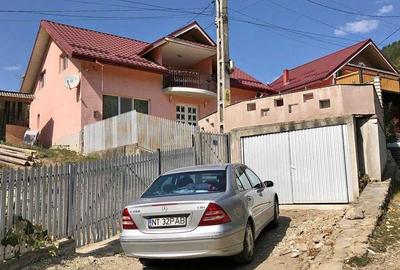 Casă cu 4 camere în Oanțu