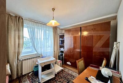 Apartament cu 3 camere semidecomandat în Andrei Mureșanu