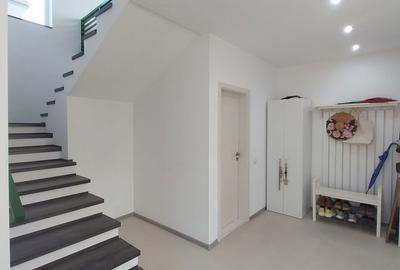 Casă cu 5 camere cu Teren 894 Mp în Berceni